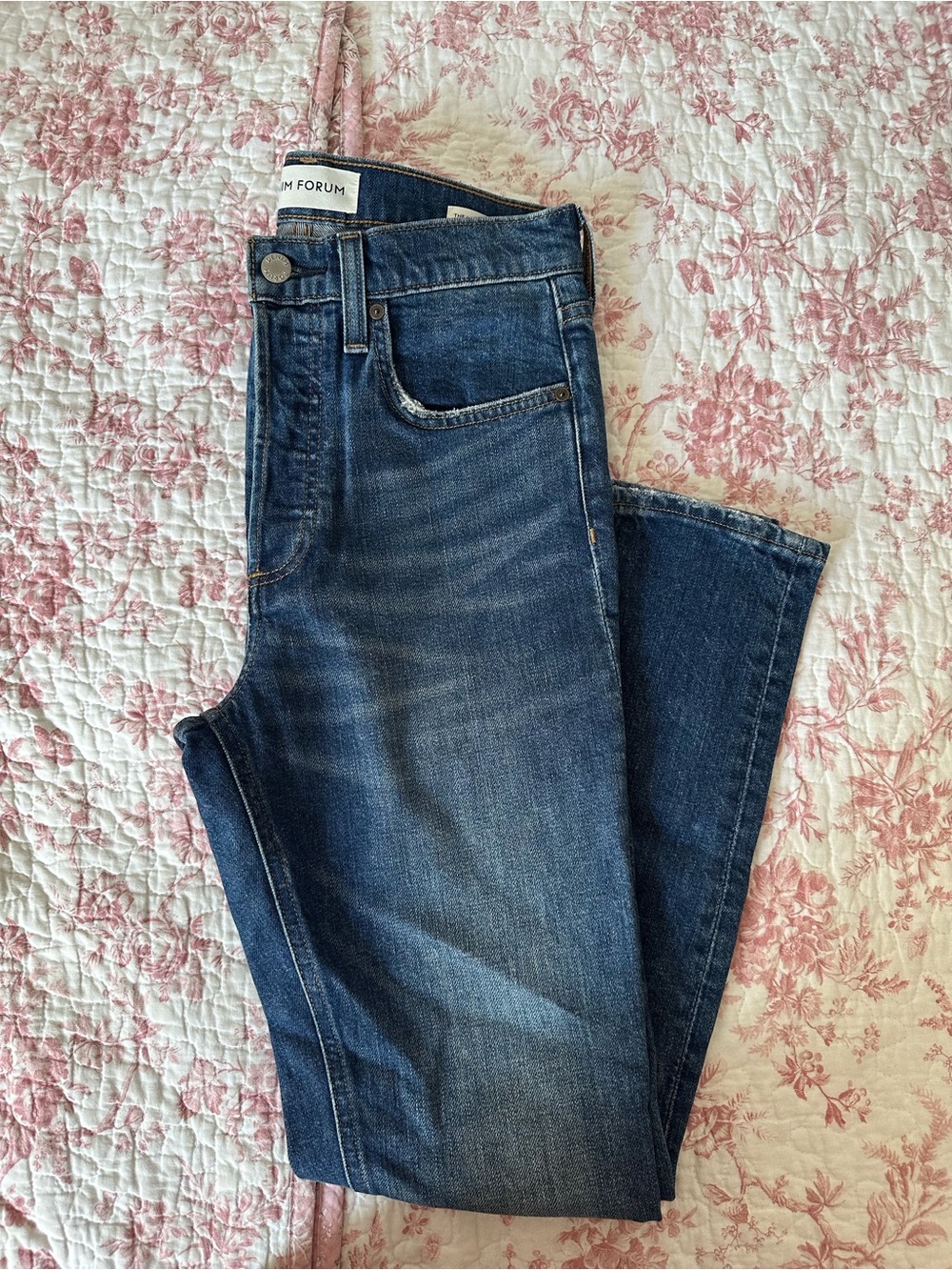 Aritzia Denim Forum yoko high rise slim blue straight-leg jeans size 26